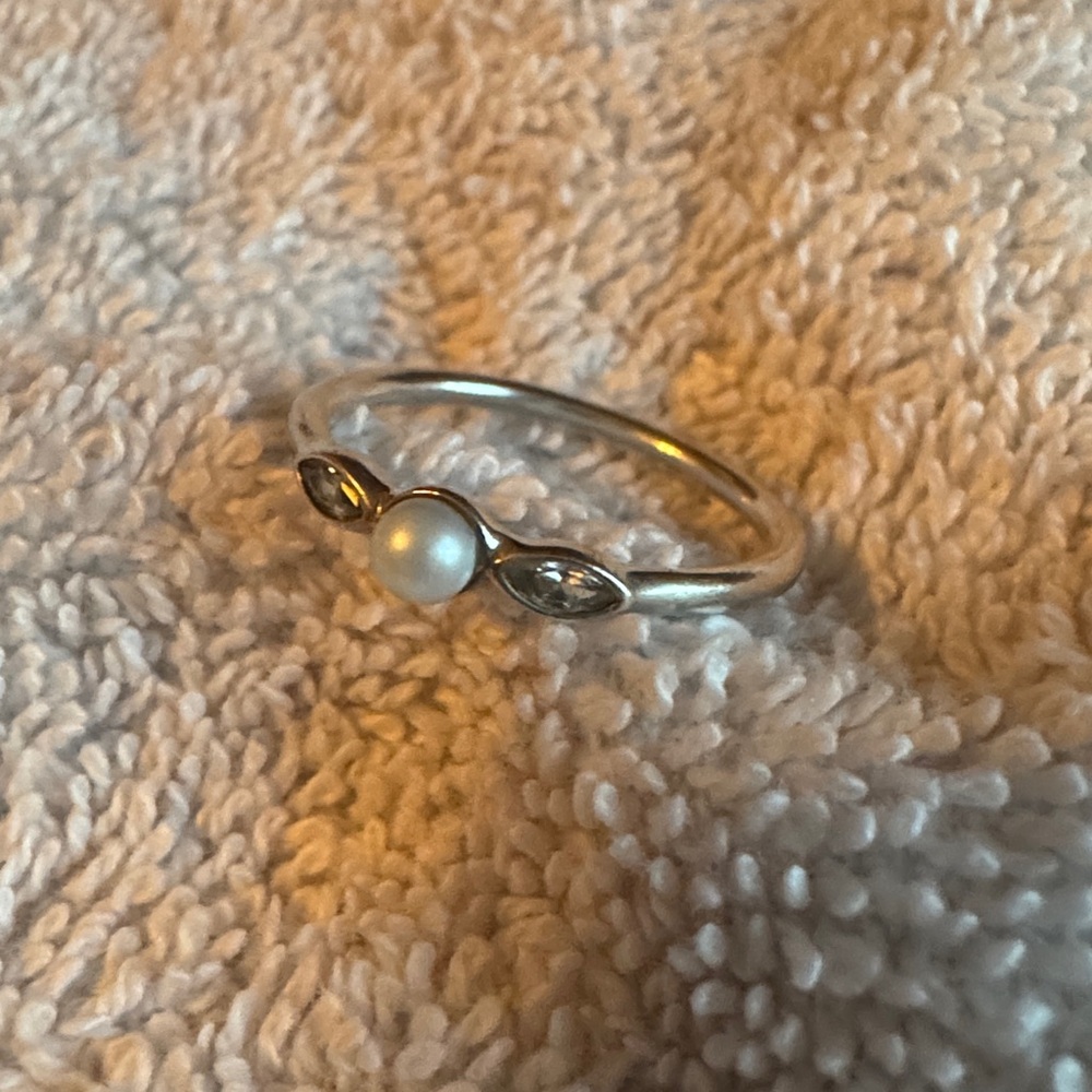 Pandora Petite Luminous Leaves Pearl Clear CZ Ring #190964P  Size 8 - Picture 2 of 5
